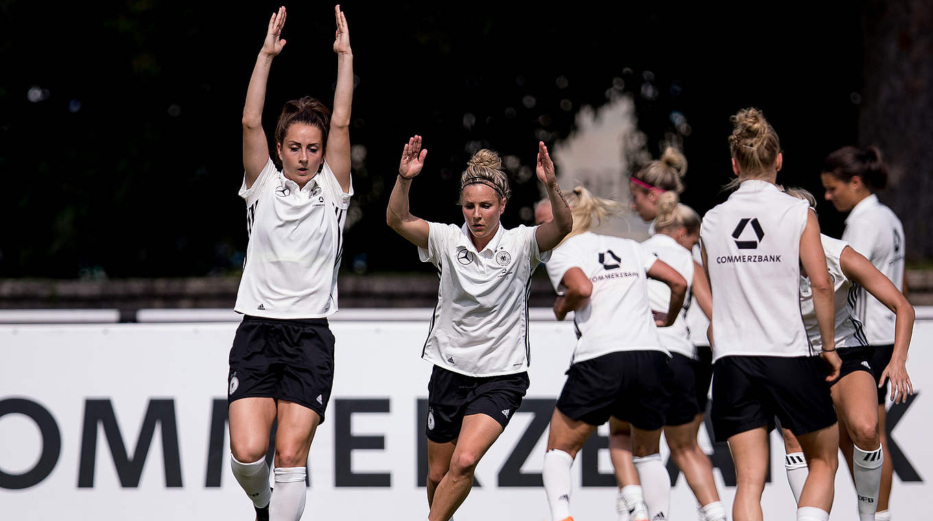 Die jüngste Spielerin im deutschen Team: Sara Däbritz (l.) vom FC Bayern München © 2017 Getty Images