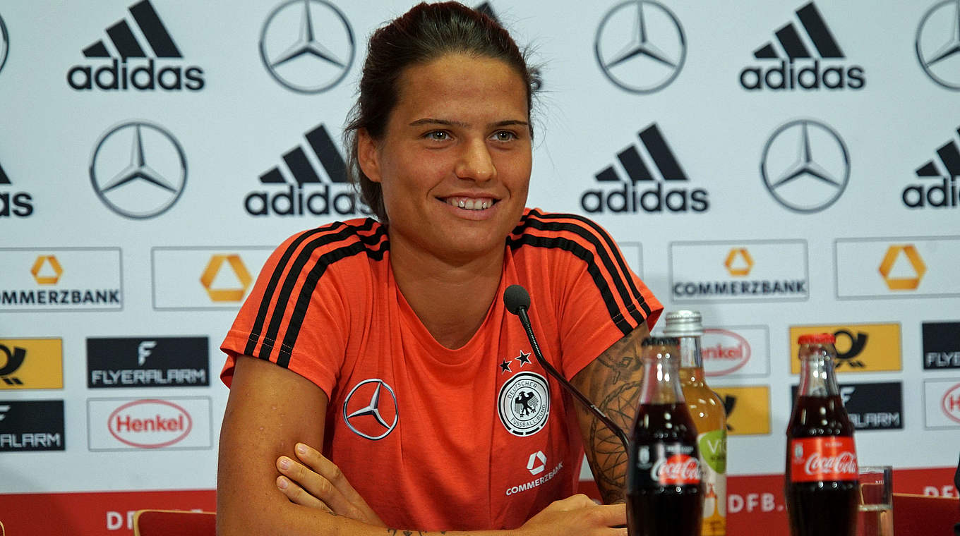 Dzsenifer Marozsan: "I don't think much of records" © DFB