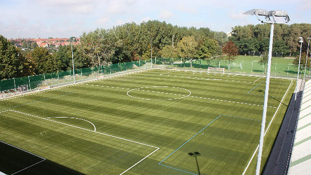 Die Sportschule verfügt über 2 Naturrasen-Fußballfelder, plus Kunstrasenfläche im Großfeld-Format ©
