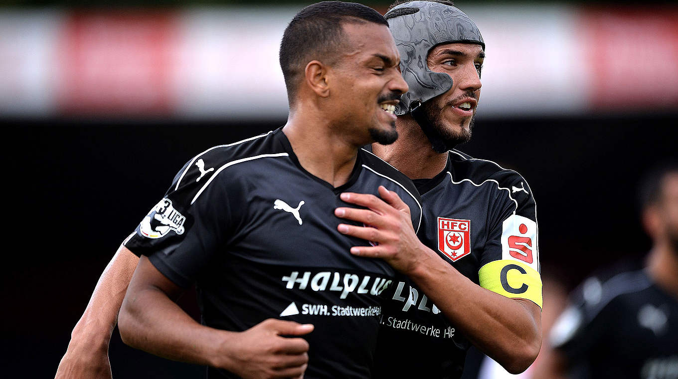 Der HFC-Kapitän und sein Vertreter: Klaus Gjasula (r.) und Royal-Dominique Fennell © 2016 Getty Images