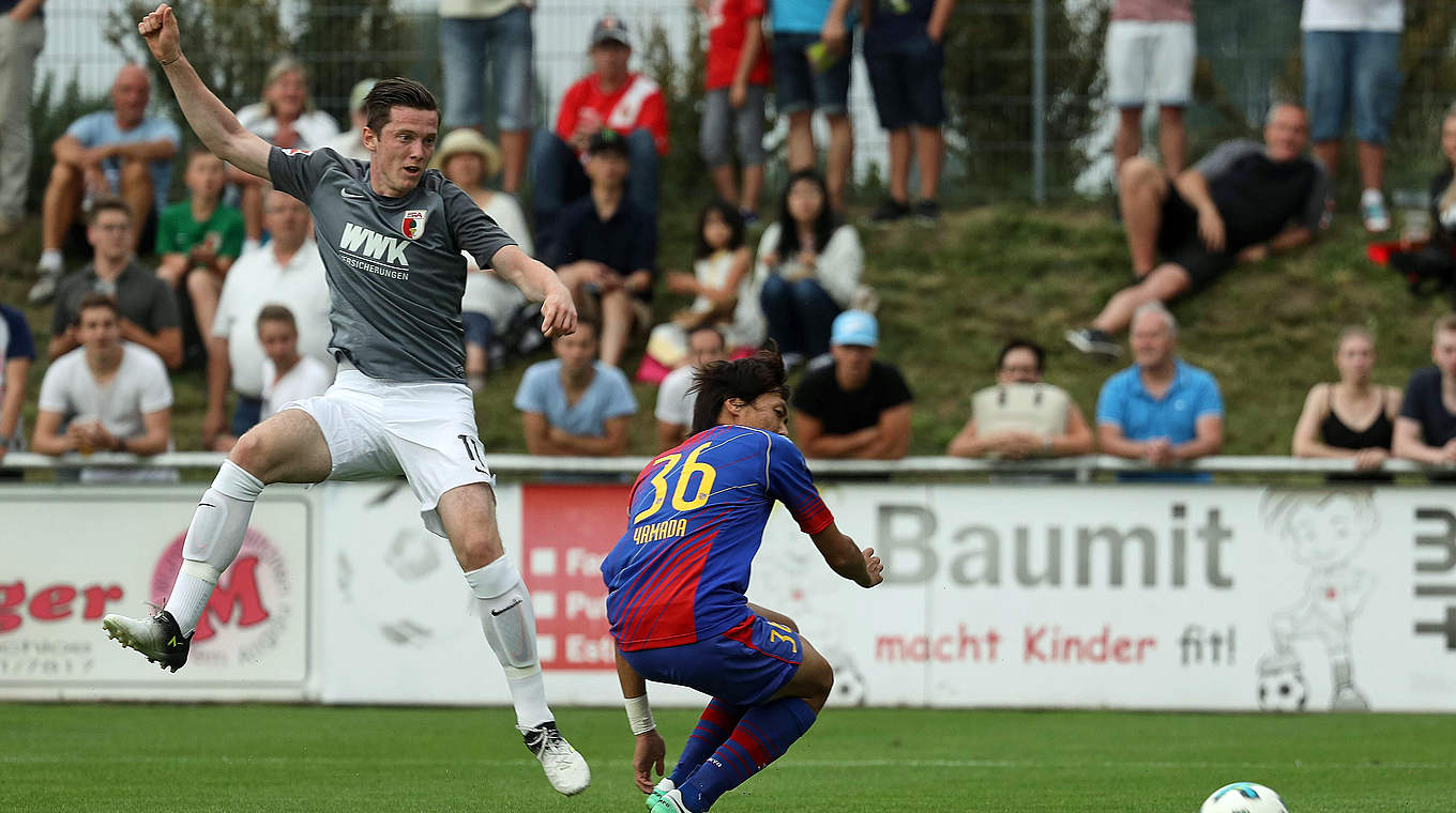 Trifft im Testspiel für den FC Augsburg: Zugang Michael Gregoritsch (l.) © imago/Krieger