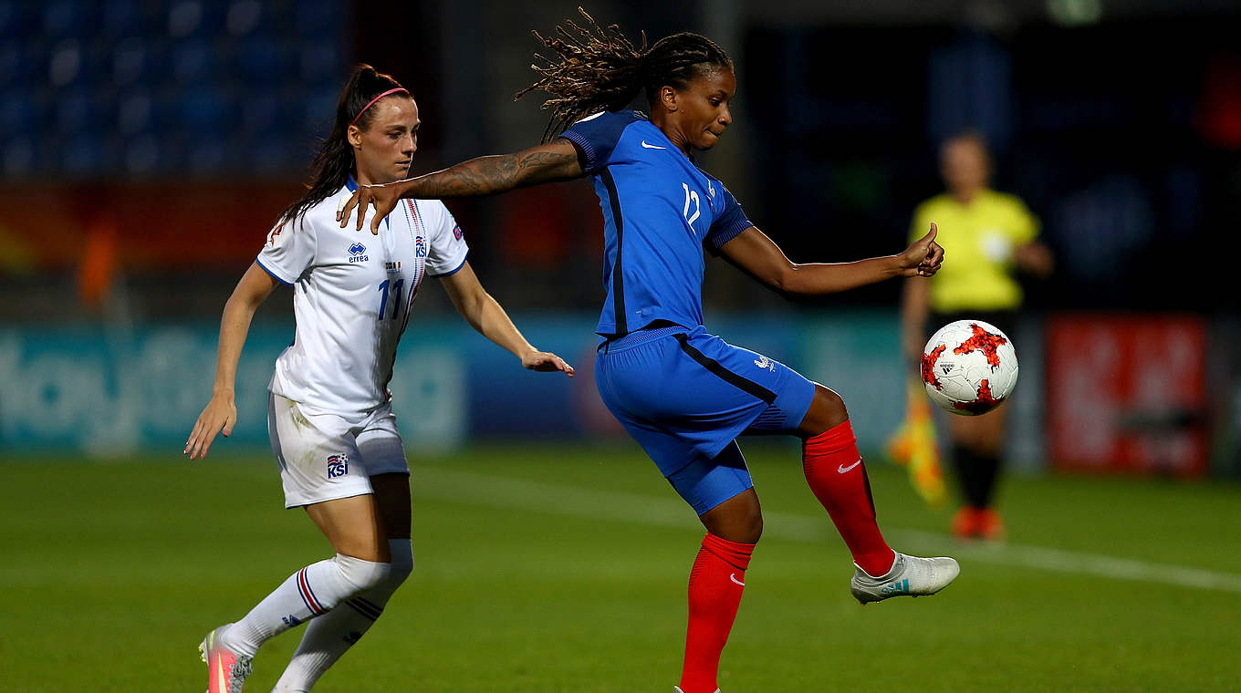 Kommt kaum zu Torchancen: Elodie Thomis (r.) mit Frankreich © 2017 Getty Images