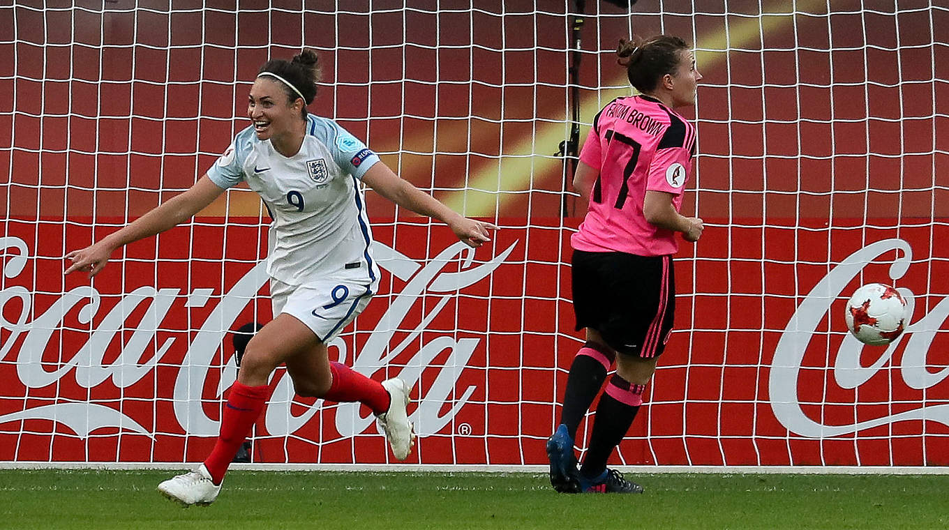 Dreifachtorschützin für England im "Battle of Britain": Jodie Taylor (l.) © Jan Kuppert