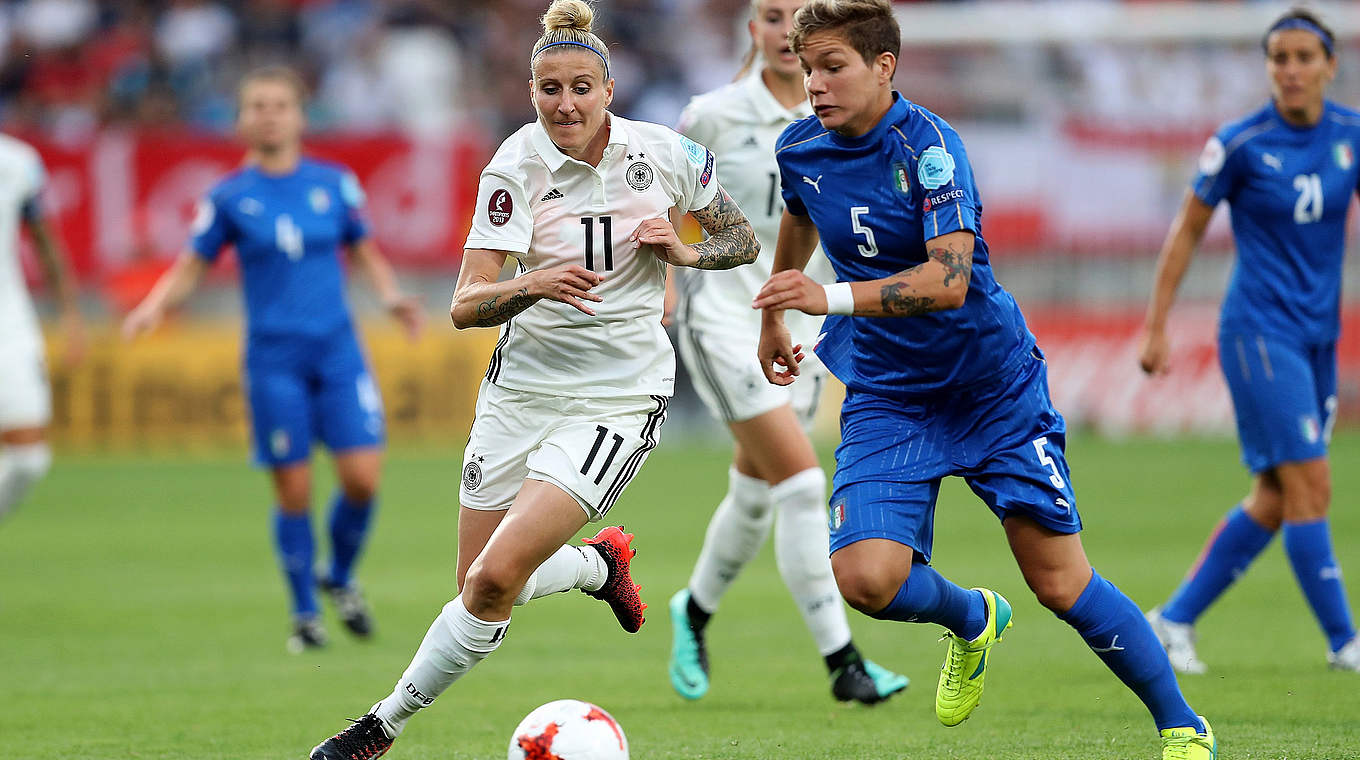 Schwerer Stand im Angriffszentrum: Anja Mittag (l.) © 2017 Getty Images