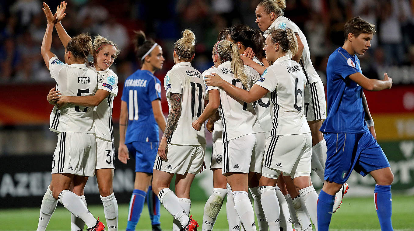 Erleichterung nach hart erkämpftem Sieg: Die deutschen Frauen jubeln gegen Italien © 2017 Getty Images