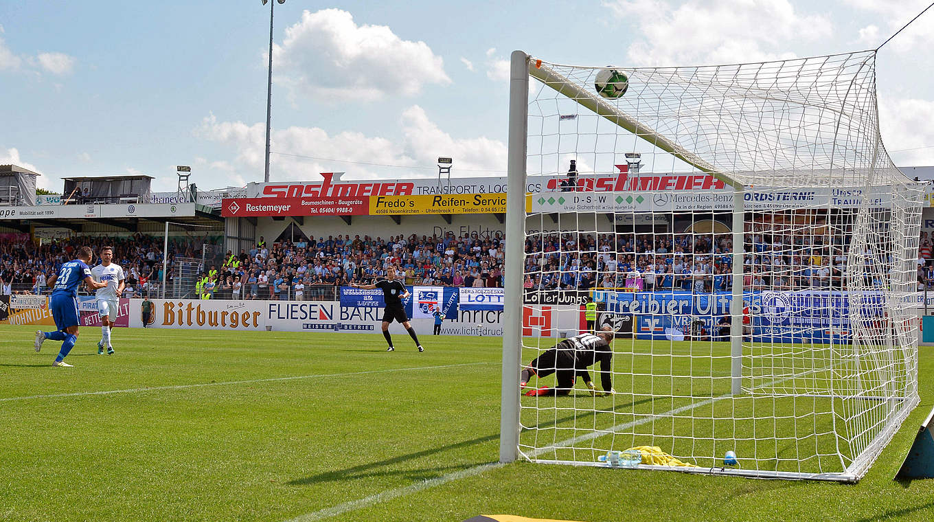 Rostock siegt auswärts in Lotte: Benyamina trifft per Elfmeter zur Führung © imago/Eibner