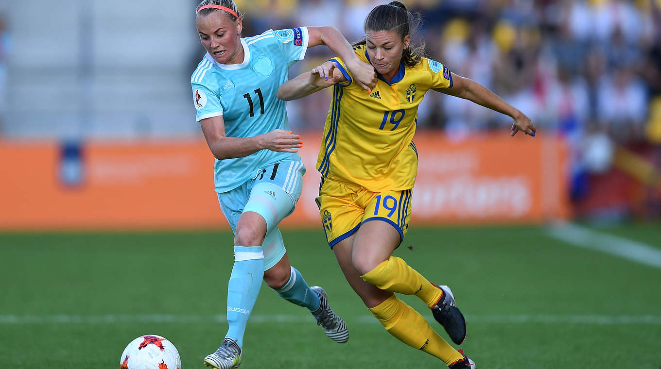 Älteste Spielerin im Russland-Kader: Jekaterina Sotschnewa (l.) im Spiel gegen Schweden © Getty Images
