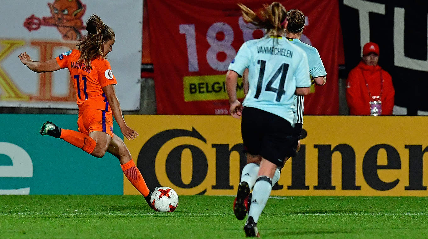 Die Entscheidung zugunsten für Holland: Lieke Martens (l.) trifft zum 2:1 © 2017 Getty Images