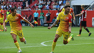 Wird mit seinem Tor zum Matchwinner: der Berliner Trimmel (r.) © imago/Nordphoto