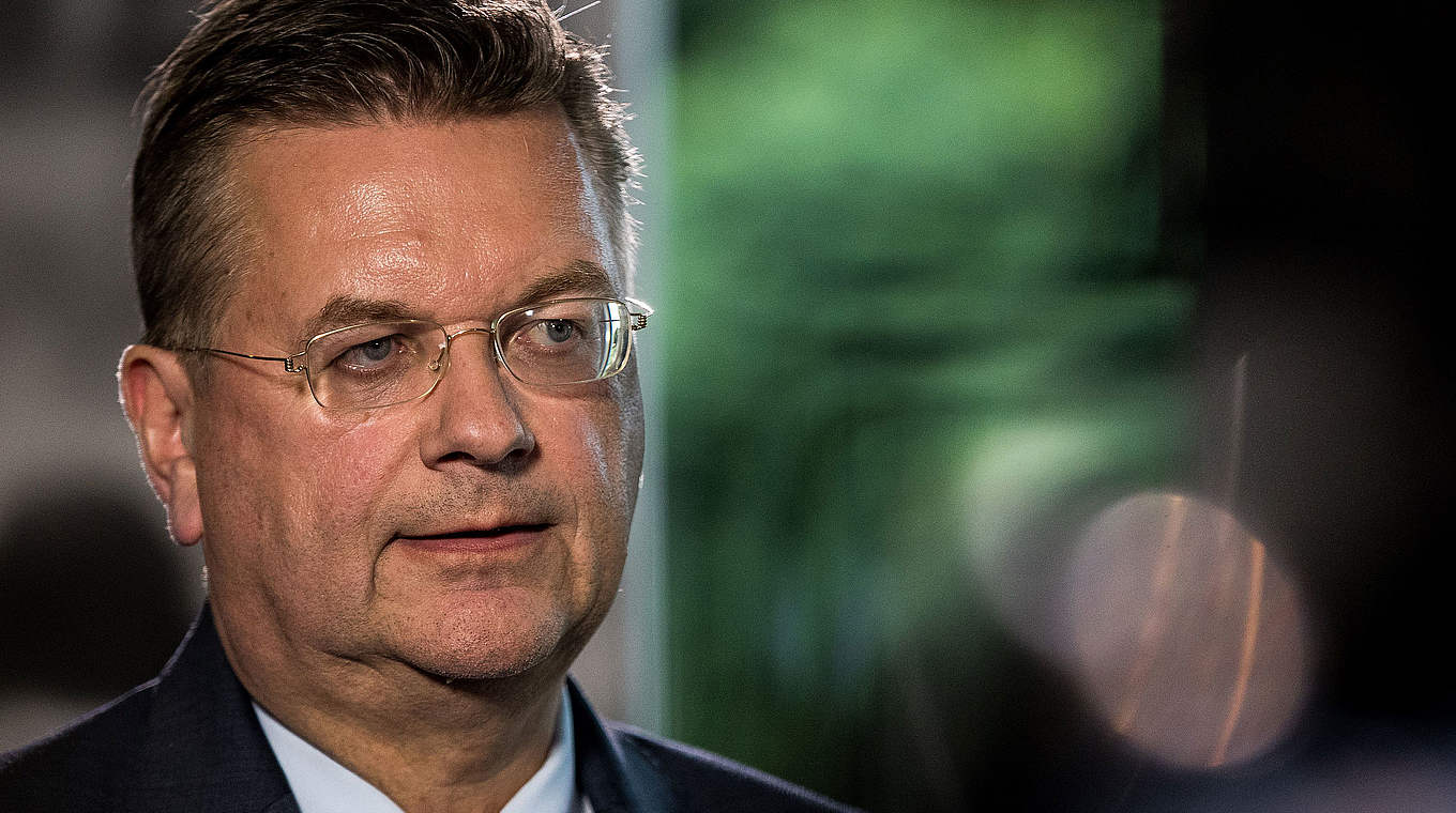 Zu Gast beim Duell Meppen gegen Magdeburg: DFB-Präsident Reinhard Grindel © 2017 Getty Images