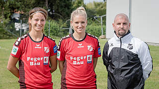 Von Freiburg nach Sand: Sylvia Arnold (l.) und Selina Wagner mit Trainer Sascha Glass © Udo Künster