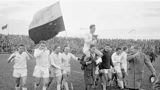Pokalsieg vor 20.000 in Kassel: Schwarz-Weiß Essen besiegt Borussia Neunkirchen 1959 © imago