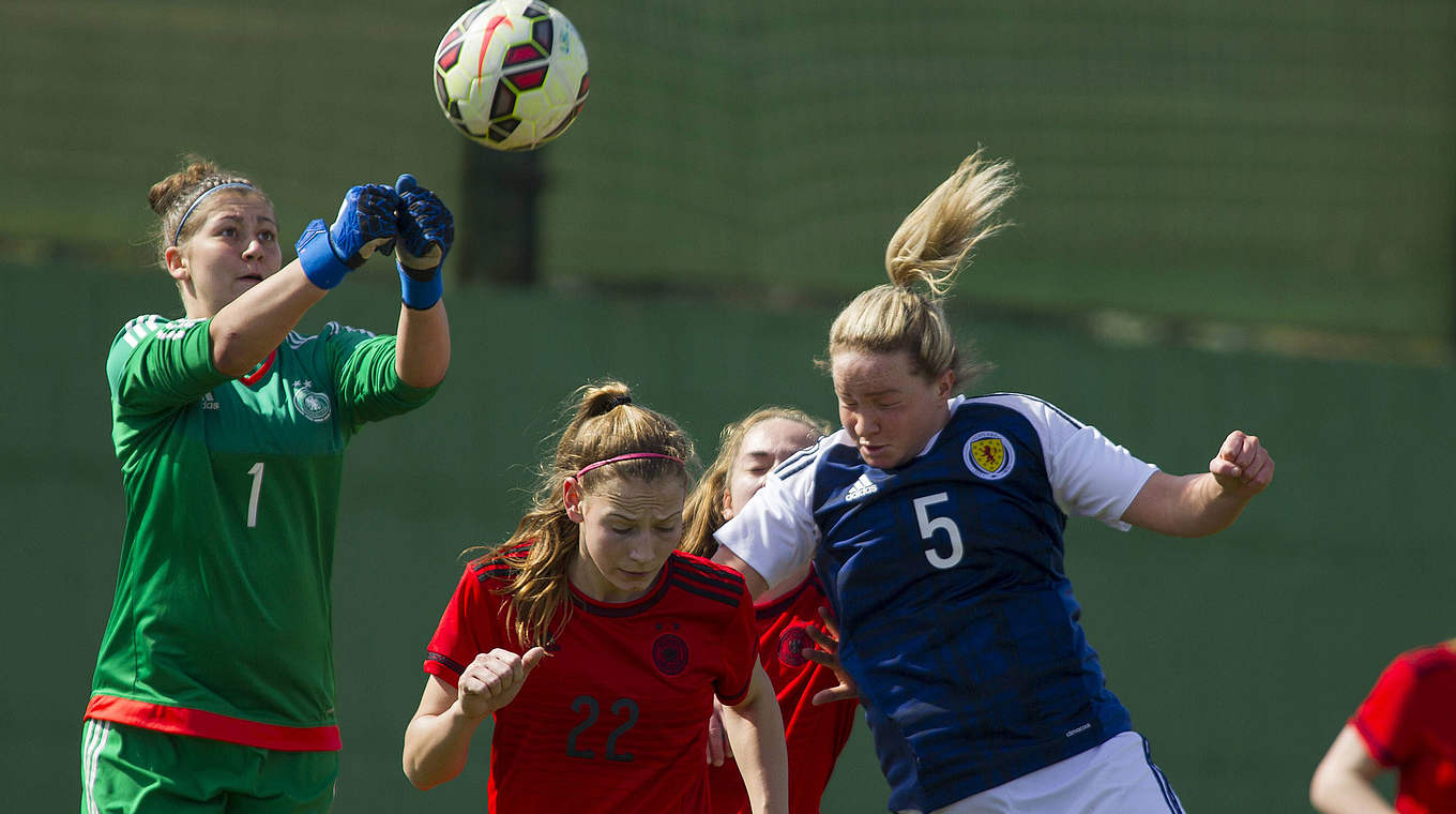 Starker Rückhalt des deutschen Teams: Torhüterin Lena Pauels (l.) © imago/Cordon Press/Miguelez Sports