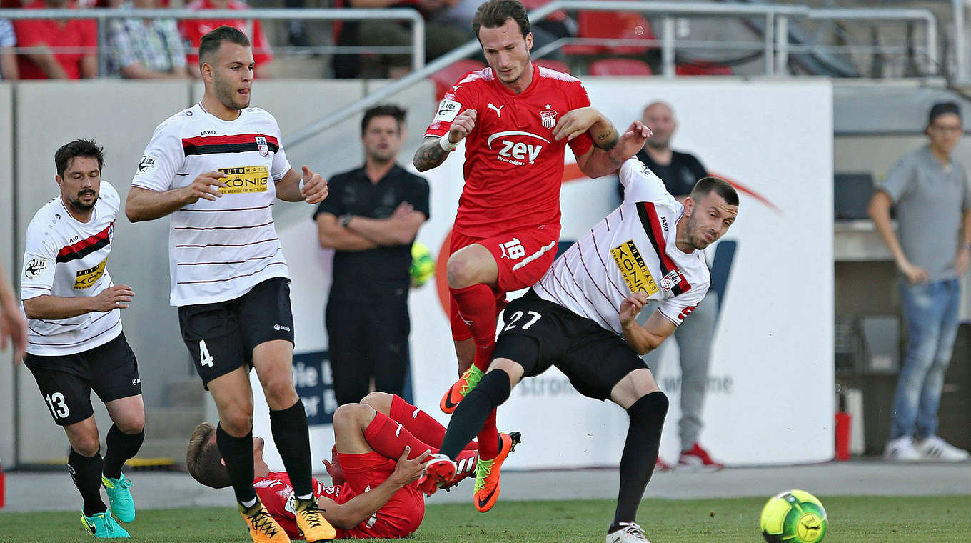 Weiter ohne Saisonsieg: Zwickau und Erfurt trennen sich 1:1  © imago/Picture Point LE