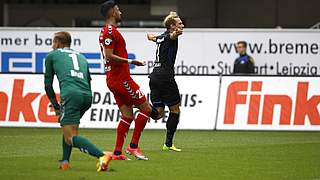 Feiert das zwischenzeitliche 2:0 gegen Großsaspach: Paderborns Ben Zolinski (r.) © 2017 Getty Images