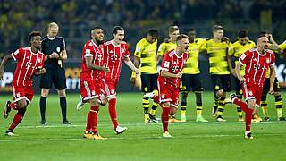 The record champions celebrate their sixth Supercup title. © 2017 Getty Images