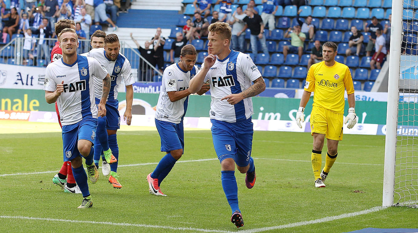 Sicher vom Punkt: Richard Weil trifft zum 2:0 für Magdeburg © Jan Kuppert