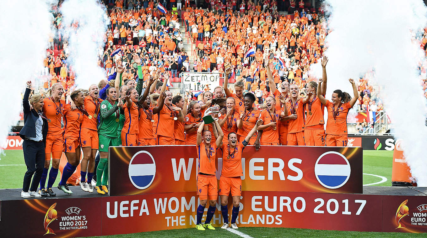 Titel für die Gastgeberinnen: Die Niederlande sind erstmals Europameisterinnen © AFP/Getty Images