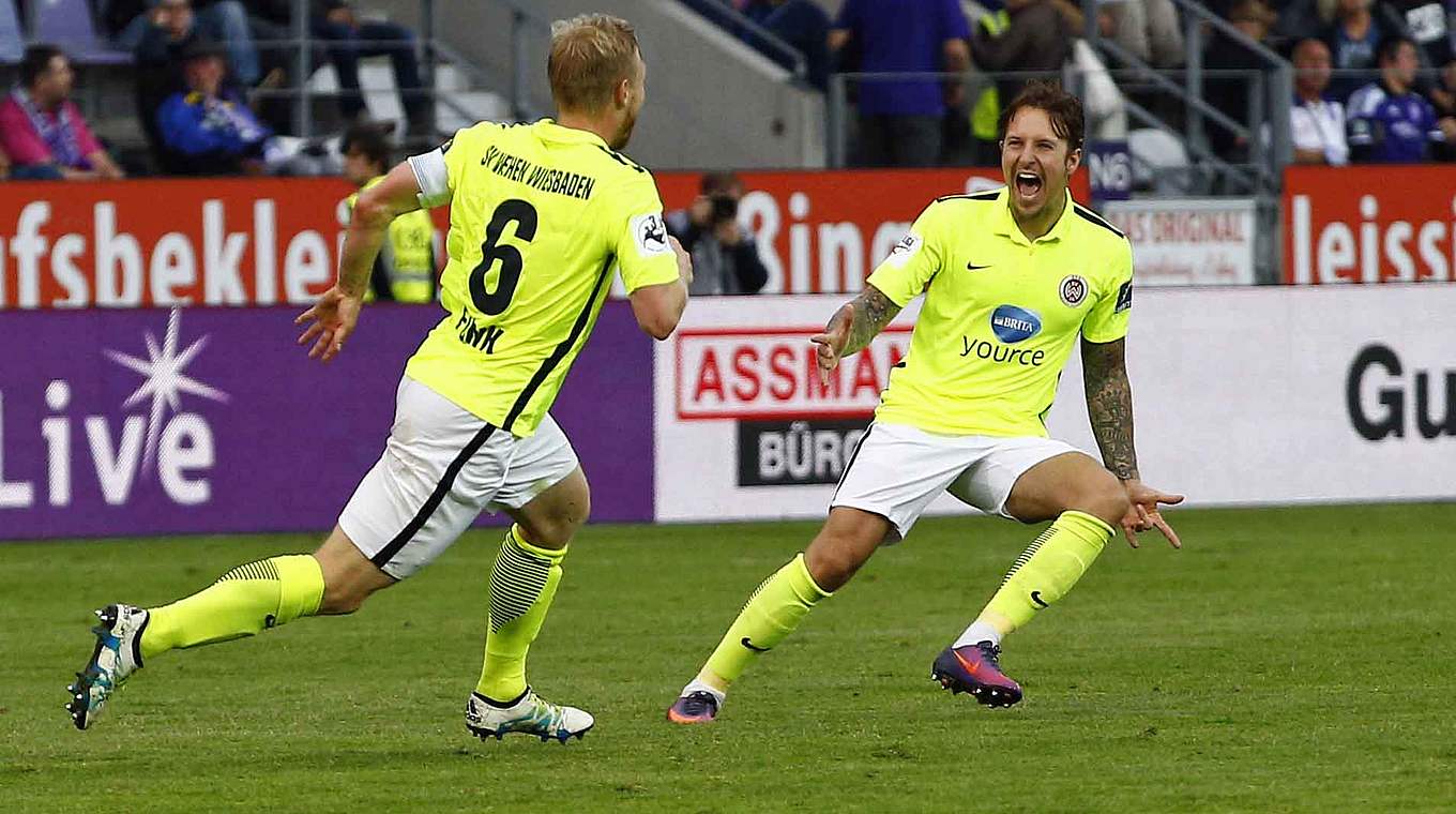 Fällt vorerst aus: der Wiesbadener Sommerzugang Moritz Kuhn (r.)  © 2017 Bongarts/Getty Images