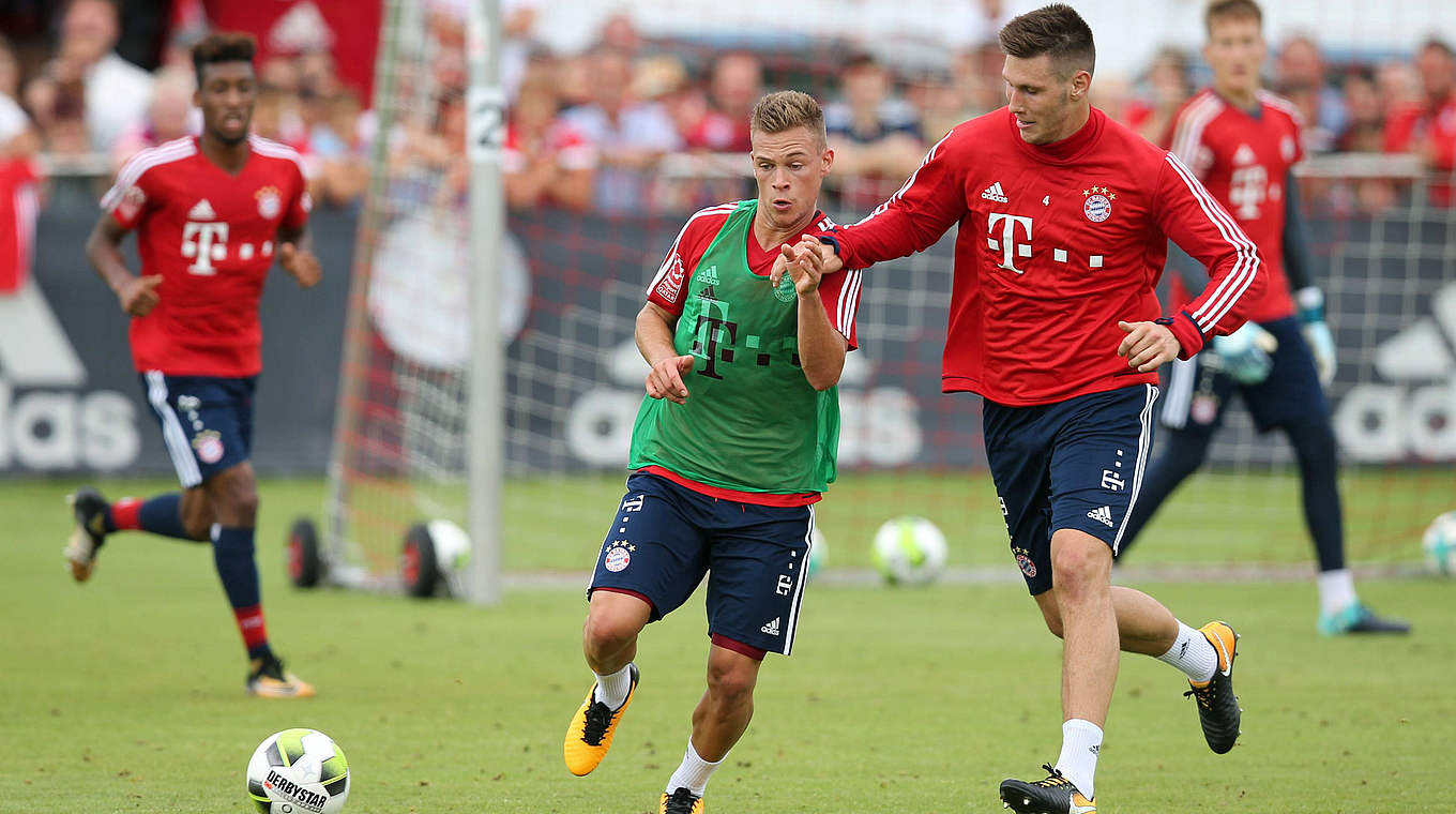 "Josh ist das Paradebeispiel": (v.r.) Süle will sich wie Kimmich bei Bayern durchsetzen © imago/Eibner