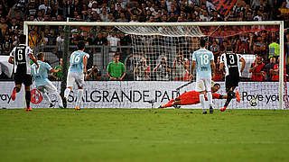 Alessandro Murgia's injury time penalty was enough for Lazio to defeat Juventus.  © AFP/GettyImages