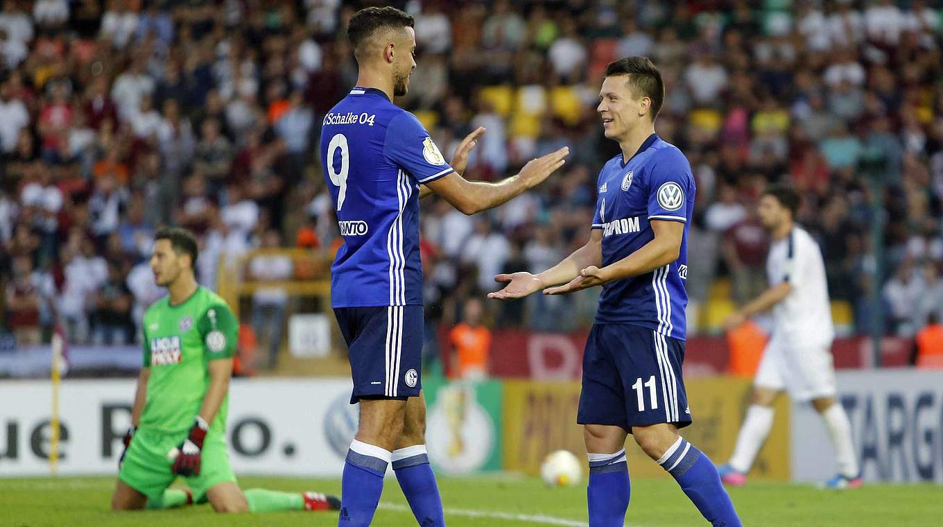 Yevhen Konoplyanka's double saw Schalke through in the end © imago/foto2press