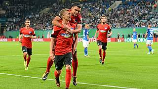 Hertha took the lead in the closing stages when Weiser (front) redeemed the Berlin club © imago/Jan Huebner