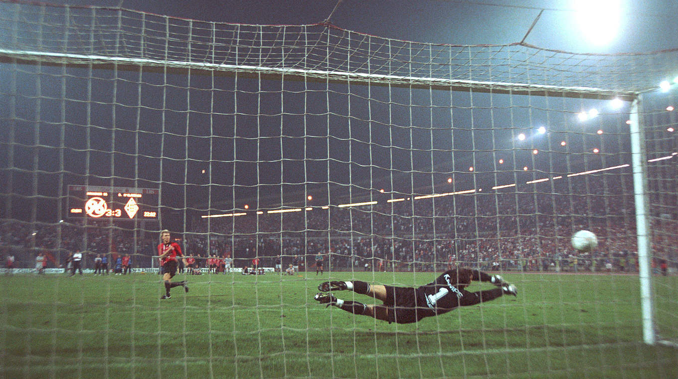 Sensation im DFB-Pokal 1997: Hannover schlägt Gladbach im Elfmeterschießen © Bongarts