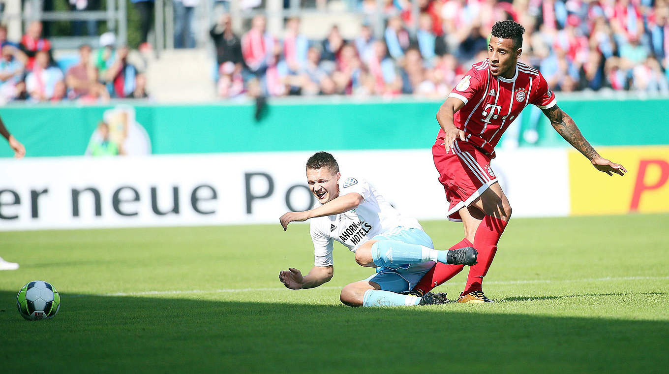 CFC-Profi Frahn (l.) gegen Bayern-Star Tolisso: "Die einzige, die froh ist, ist meine Frau" © imago/Picture Point
