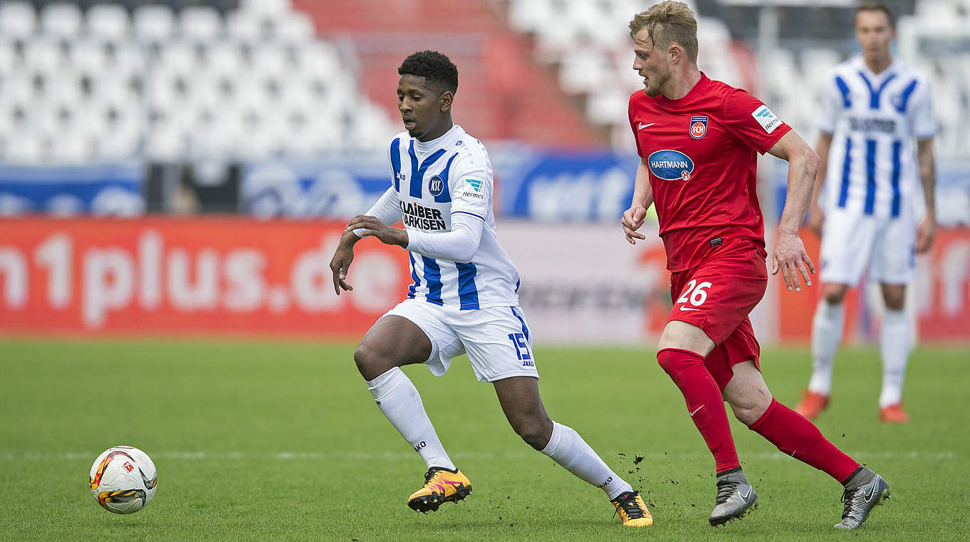 Vom KSC nach Bremen: Boubacar Barry (l.) freut sich "sehr über das Vertrauen" © 2016 Getty Images