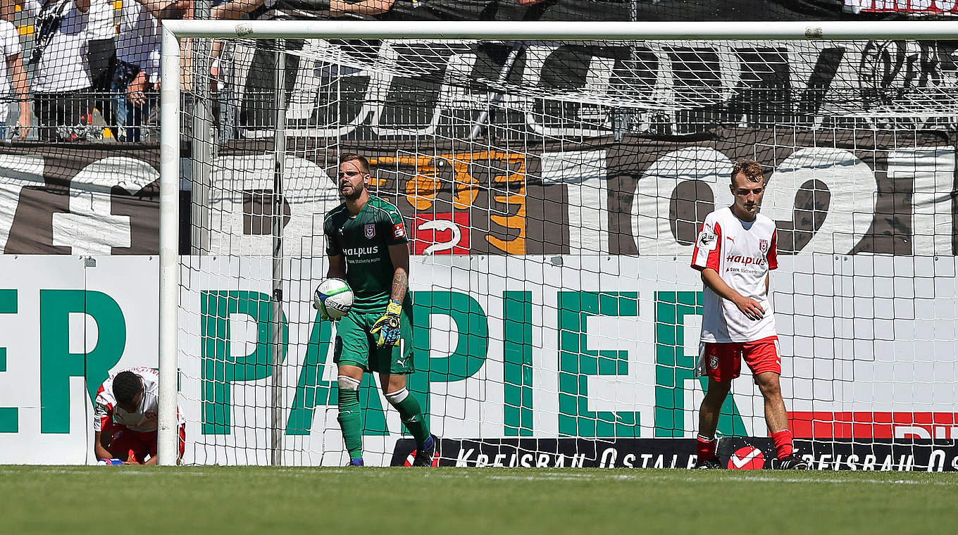 Schädel-Hirn-Trauma auskuriert und zurück im Tor: HFC-Keeper Oliver Schnitzler (M.) © imago/Eibner