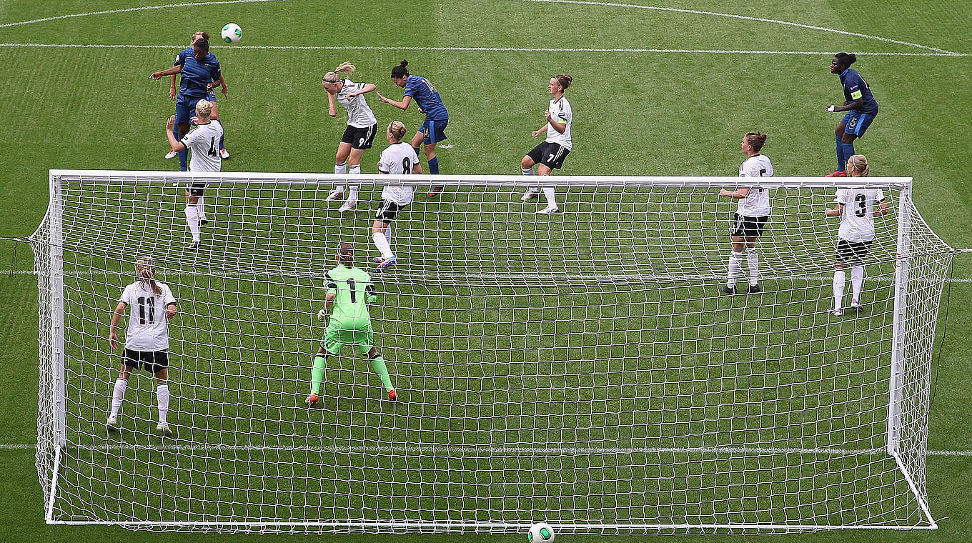 Aus im EM-Halbfinale 2013: Frankreich schlägt die deutschen U 19-Frauen mit 2:1 © 2013 Getty Images