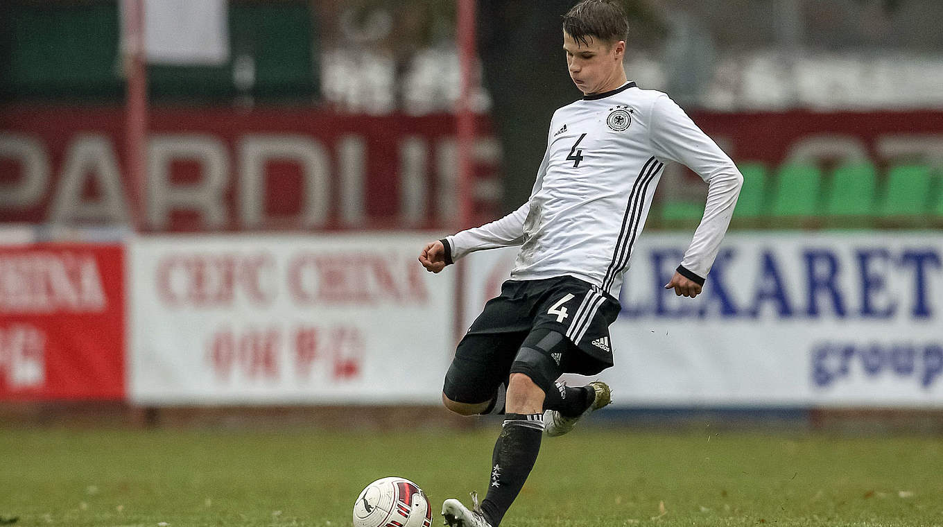 Der Kapitän von Hannover 96: der deutsche U 16-Nationalspieler Rene Rüther © 2016 Getty Images