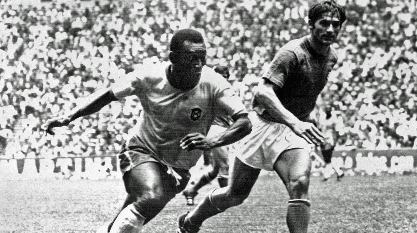 Traf mit 17 Jahren zum ersten Mal für Brasilien: Weltfußballer Pele (l.)  © This content is subject to copyright.