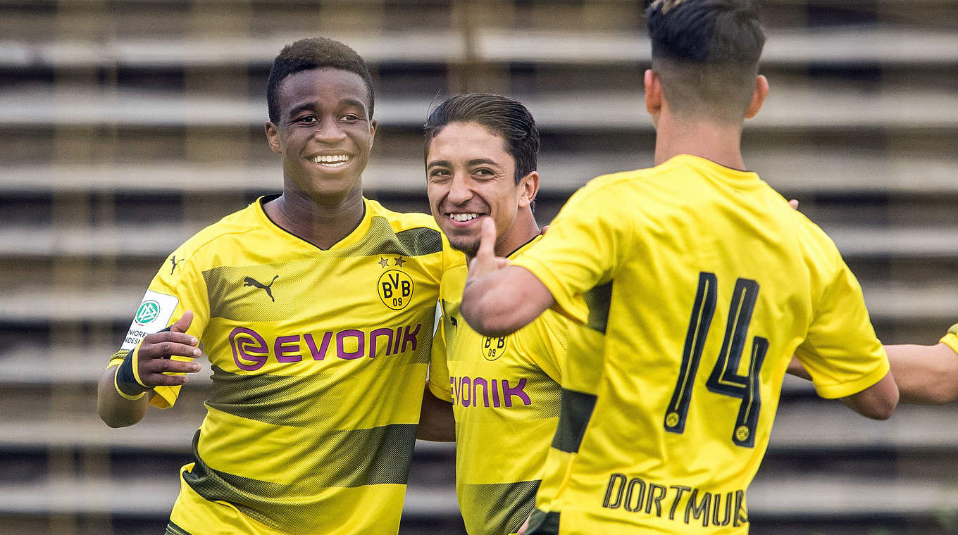 Erneut überragend: Dortmunds Youssoufa Moukoko (l.) © 2017 Getty Images