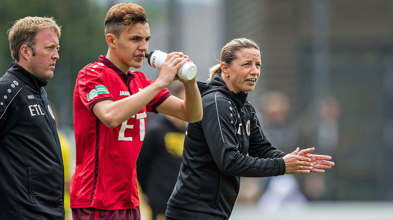Herbe Niederlage in Dortmund: Viktoria und Trainerin Inka Grings (r.) © 2017 Getty Images