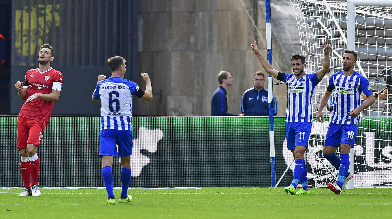 Doppelpack im ersten Spiel: Herthas Mathew Leckie (2.v.r.) gegen Stuttgart © AFP/Getty Images