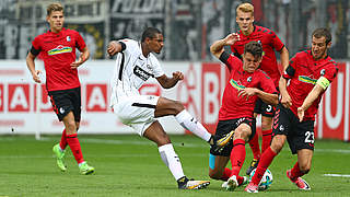 No way through: Sebastien Haller and the Freiburg defence  © 2017 Getty Images