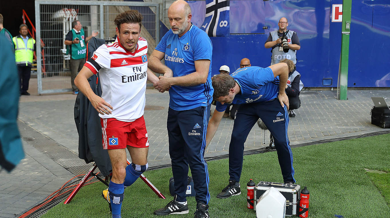 Beim Torjubel verletzte sich der zweimalige Nationalspieler am Knie und musste ausgewechselt werden. © 2017 Getty Images