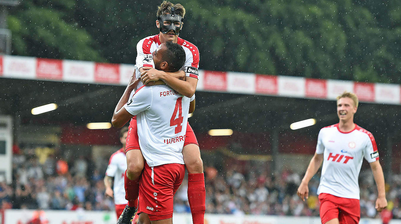 Die Tabellenführung steht auf dem Spiel: Fortuna Köln gastiert beim SV Wehen Wiesbaden © imago/Revierfoto