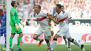 Zum ersten Mal seit 2009 erfolgreich: Stuttgarts Neuzugang Holger Badstuber (M.) trifft © 2017 Getty Images