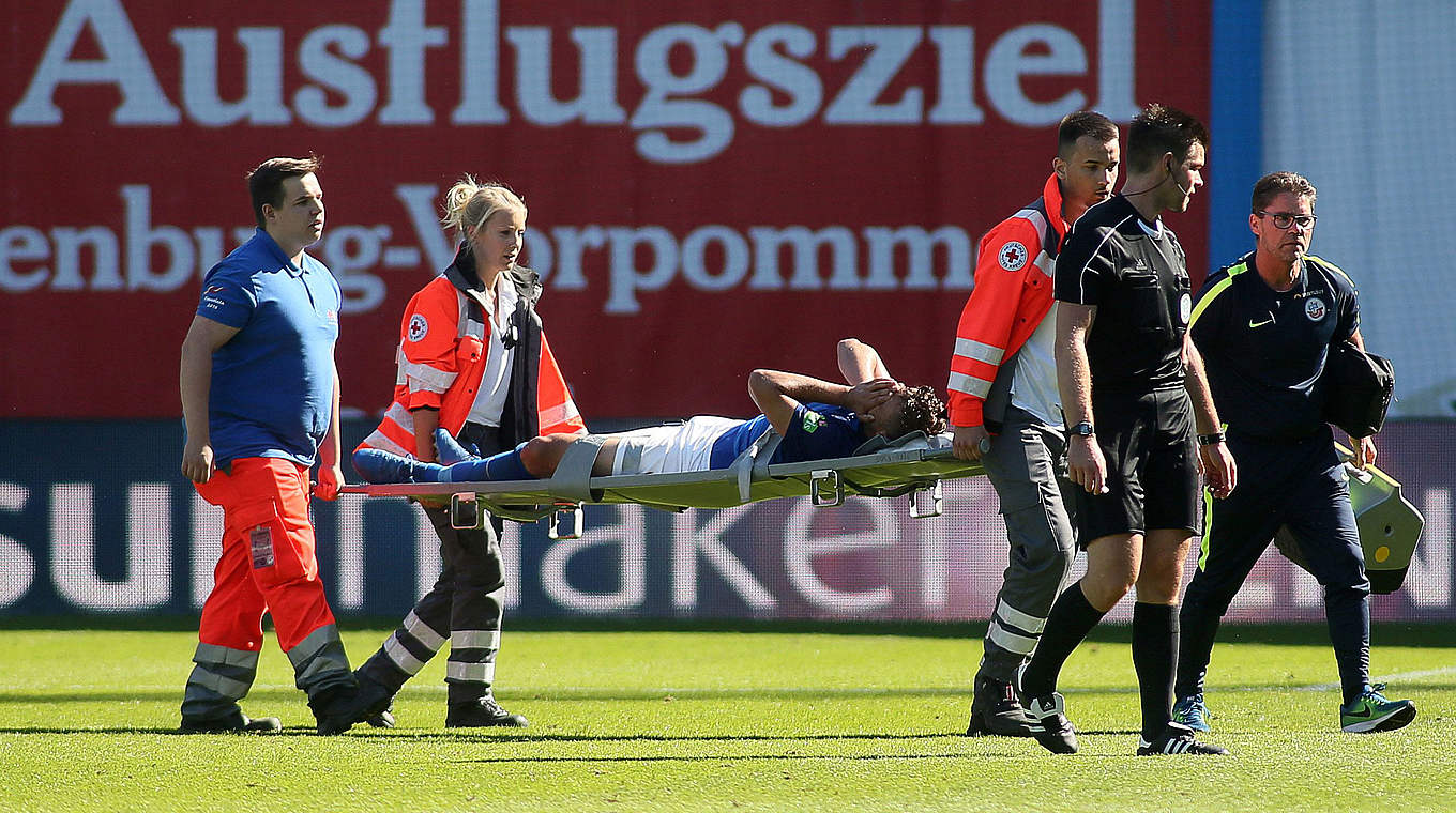 Beim 1:1 gegen Münster kurz vor Schluss verletzt raus: Hansa-Angreifer Marcel Ziemer © 2017 Getty Images