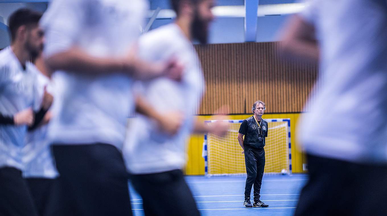 Futsal-Trainer Loosveld: "Die Spieler sind unheimlich motiviert und lernen schnell" © Getty Images