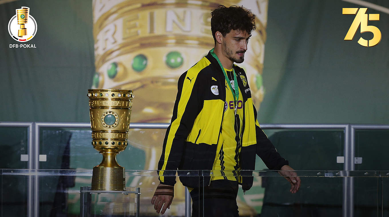 Mats Hummels misses out on the cup against Bayern in 2016.  © 