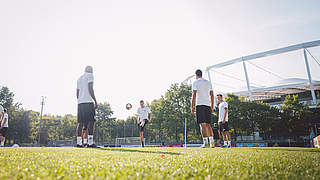 Bereitet sich in Stuttgart auf das WM-Qualifikationsspiel gegen Tschechien vor: Die Mannschaft © DFB