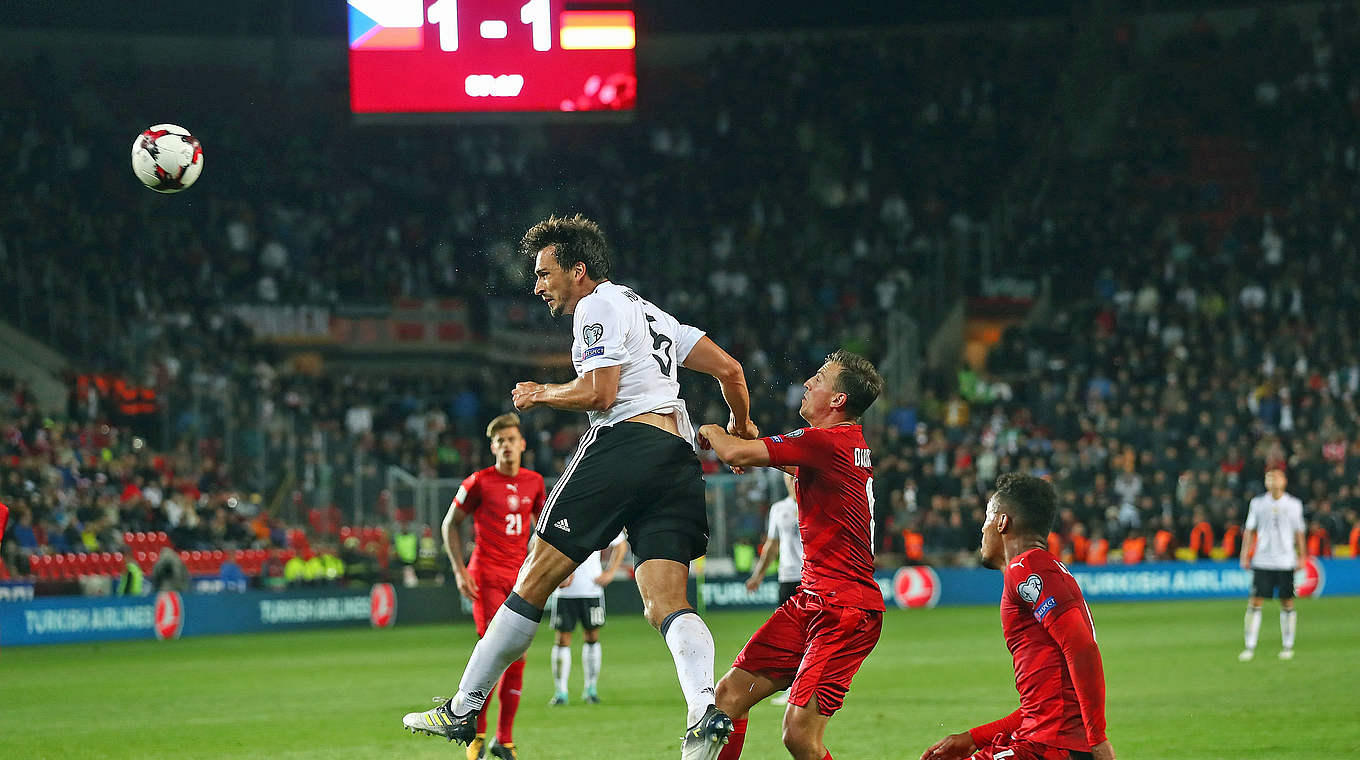 Entscheidender Moment: Mats Hummels (l.) köpft zum späten Siegtor ein © 2017 Getty Images