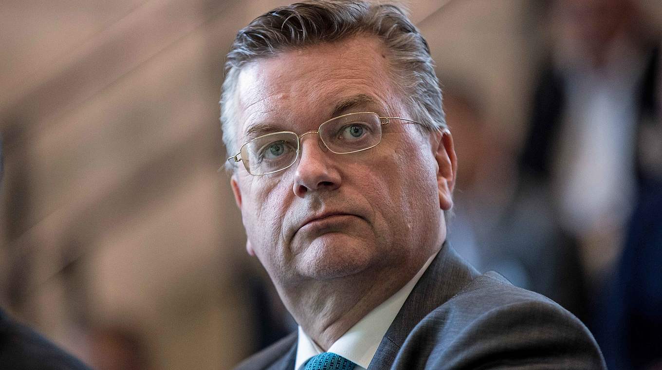 Grindel: "Gemeinsam müssen wir uns diesen Krawallmachern entgegenstellen" © 2017 Getty Images