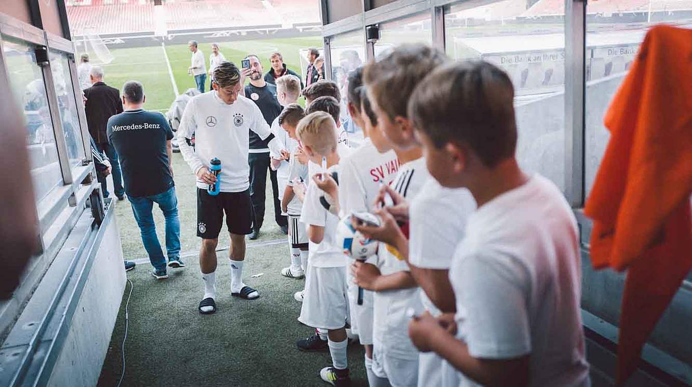 "Fairplay gehört zu den Werten, für die wir stehen": die deutsche Nationalmannschaft © © Philipp Reinhard, 2016