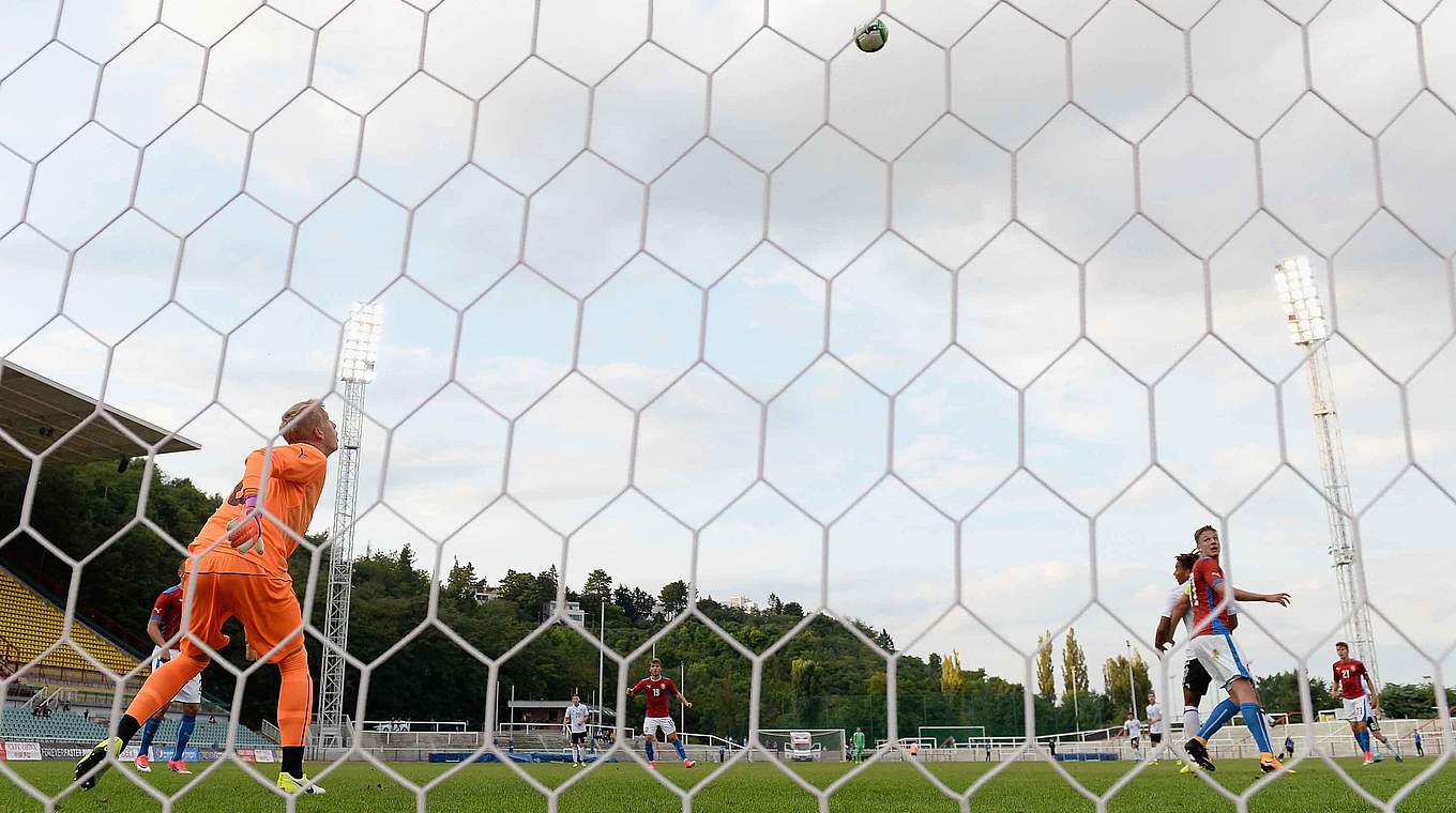 Die deutsche Führung: David Stepaneks Kopfball landet im tschechischen Tor © 2017 Getty Images