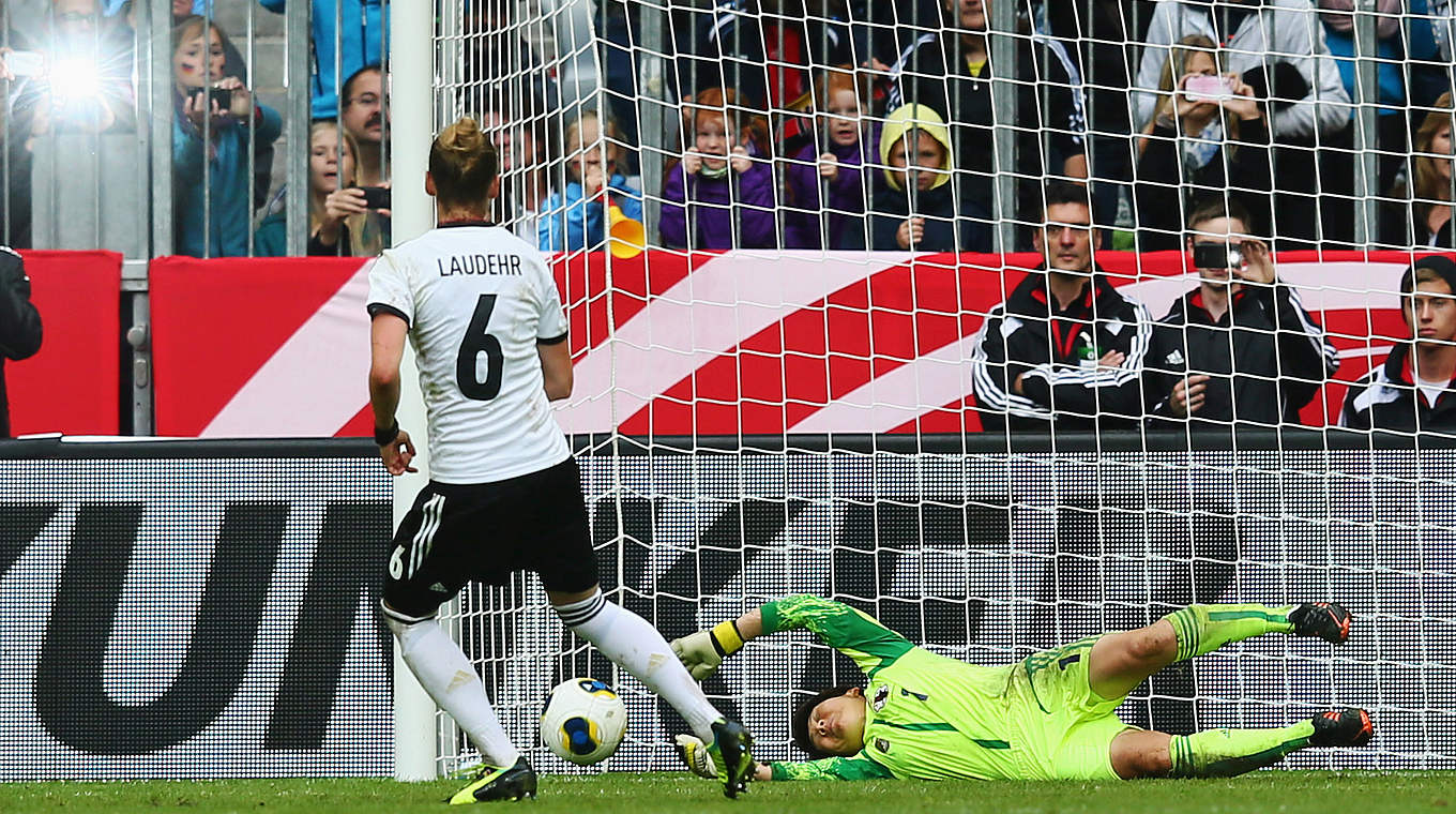 Zwei Jahre später revanchiert sich Laudehr und das DFB-Team gegen Japan mit einem 4:2-Sieg © 2013 Getty Images